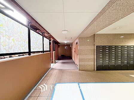 光あふれる開放感あるロビーは上質で洗練された空間。
