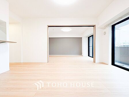 落ち着いた雰囲気に包まれた伸びやかな空間で、ゆったりと家族団らんの時間を過ごせます。