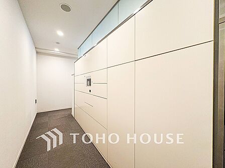 普段留守がちなご家族にも安心な宅配ボックスを完備。再配達を頼む手間を省ける嬉しい設備です。