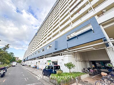 外観:時代の流れに惑わされないシックなカラートーンで街並みに溶け込む外観。 外観:時代の流れに惑わされないシックなカラートーンで街並みに溶け込む外観。