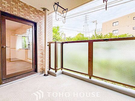 暮らしの中で光と風を演出してくれるバルコニー。