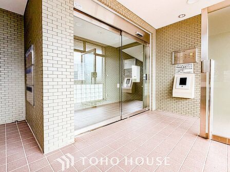 訪れるゲストや住む人を優しく迎え入れてくれる明るい空間です。
