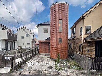 外観:爽やかな青空の下に贅沢なほどに降り注ぐ陽光、豊かな居住性と、クオリティが見事に調和した住空間。 外観:爽やかな青空の下に贅沢なほどに降り注ぐ陽光、豊かな居住性と、クオリティが見事に調和した住空間。