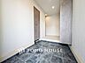 玄関：帰り着くたびに洗練されたテイストの空間に迎えられ誇りと喜びを感じる玄関まわりです。
