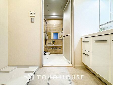 ご家族の1日が始まり、1日の終わりを締めくくる洗面空間。