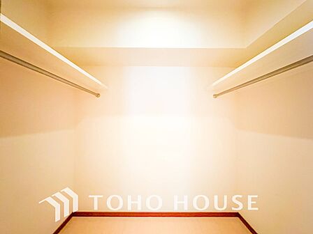衣類だけでなく大きな荷物も収納でき、お部屋がすっきりします。