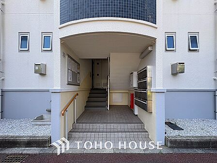 プライベート感が高まる、居住者を優しく迎え入れてくれるエントランス。