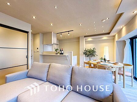 太陽の恵みを一気に受けた明るくお住まい。吹きぬける風を感じながら爽やかで風通しの良い暮らし。