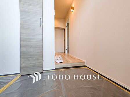 居住者の帰り、訪れる方を優しく迎えてくれる玄関です。