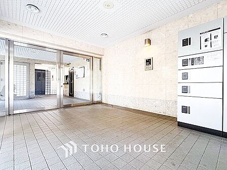 訪れるゲストや住む人を優しく迎え入れてくれる明るい空間です。