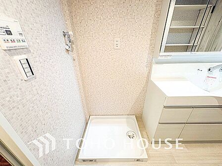 洗濯機を配置しても十分なスペースを確保しております。