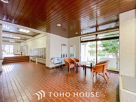 訪れるゲストや住む人を優しく迎え入れてくれる明るい空間です。