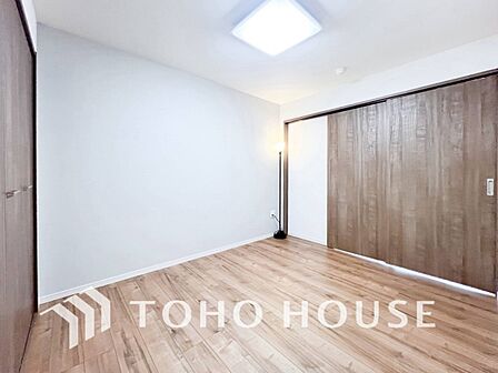 一日の疲れをいやしてくれる主寝室。自分時間を快適に過ごすプライベートルーム。