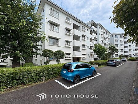 時代の流れに惑わされないシックなカラートーンで街並みに溶け込む外観。