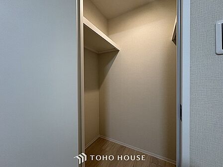 衣類だけでなく大きな荷物も収納でき、お部屋がすっきりします。