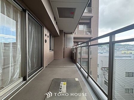 心地よい風を肌で感じることのできるバルコニー。