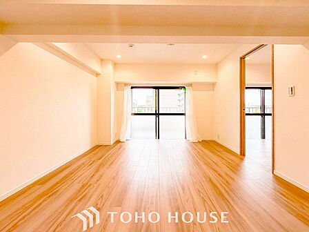 落ち着いた雰囲気に包まれた伸びやかな空間で、ゆったりと家族団らんの時間を過ごせます。