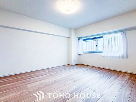 一日の疲れをいやしてくれる主寝室。自分時間を快適に過ごすプライベートルーム。