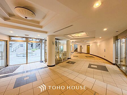 訪れるゲストや住む人を優しく迎え入れてくれる明るい空間です。