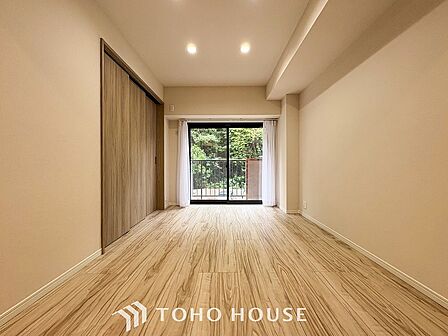 忙しい朝でも、しっかり家族が揃って食事をして頂けるゆとりある大きさのダイニングスペース。