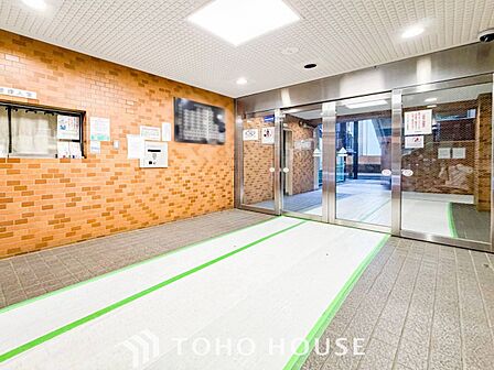 光あふれる開放感あるロビーは上質で洗練された空間。