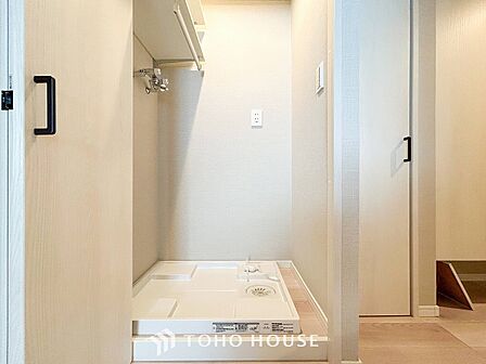 洗濯機を配置しても十分なスペースを確保しております。