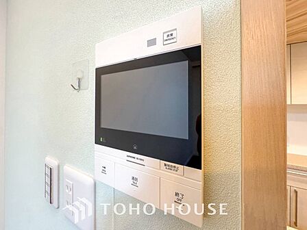 誰が来てもわかる様にモニター付きインターホンを設置。