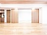 室内：家族みんなが爽やかに健やかに過ごせるように、溢れる光をたっぷり取り込んだリビングダイニング。