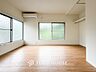 寝室：1日の疲れを癒し、心地よく寛げるようゆったりとした広さを確保しています。