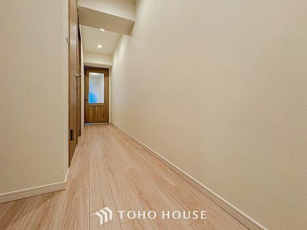 やわらかな陽射しがふりそそぎ、ゆったりした時間が流れる室内。