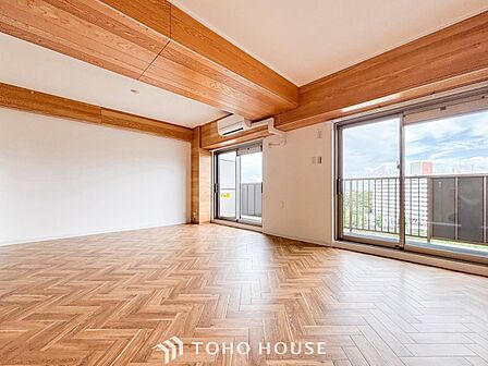 家族みんなが爽やかに健やかに過ごせるように、溢れる光をたっぷり取り込んだリビングダイニング。