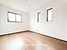 子供部屋：採光もアクセントの一つとしてプライベートルームにはやさしい光が射し込んでいます。  