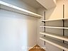 収納：衣類だけでなく大きな荷物も収納でき、お部屋がすっきりします。