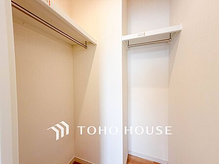 普段使わない季節用品やトランクなど大きなものもラクラク収納できる広さがございます。