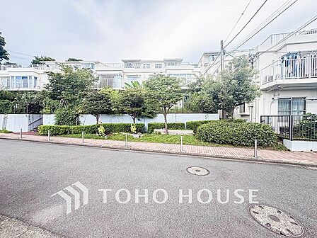 時代の流れに惑わされないシックなカラートーンで街並みに溶け込む外観。
