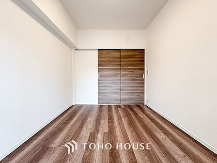 一日の疲れをいやしてくれる主寝室。自分時間を快適に過ごすプライベートルーム。