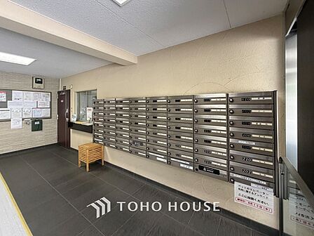 取り出しやすいエントランス内郵便受け。