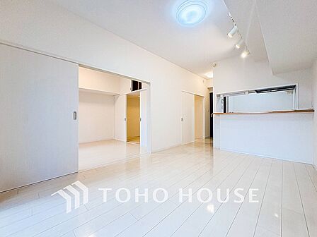 ここにはみんなが集い、食事と楽しい会話が始まるスペース。