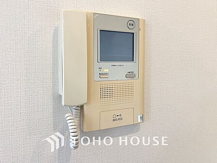 誰が来てもわかる様にモニター付きインターホンを設置。