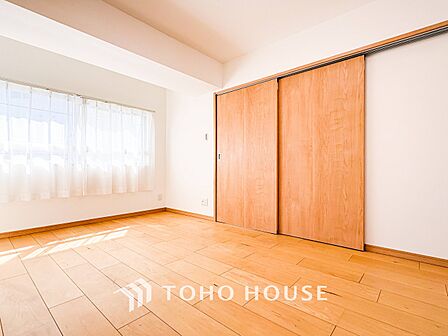 一日の疲れをいやしてくれる主寝室。自分時間を快適に過ごすプライベートルーム。