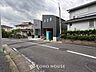 外観：前面道路含む現地写真『快適』は「家」と「街」と「環境」が調和した時に訪れるだと改めて感じさせてくれます。