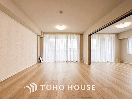 あたたかい日差しがたっぷり降り注ぐLDKは自然と家族の顔があかるい笑顔に。