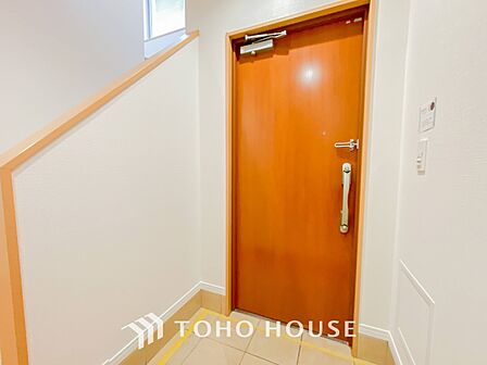 居住者の帰り、訪れる方を優しく迎えてくれる玄関です。