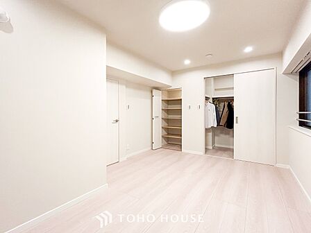 やわらかな陽射しが心地よい落ち着いた住空間。
