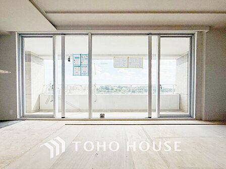 落ち着いた雰囲気に包まれた伸びやかな空間で、ゆったりと家族団らんの時間を過ごせます。