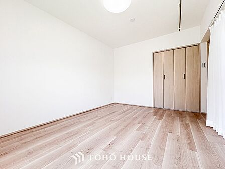 一日の疲れをいやしてくれる主寝室。自分時間を快適に過ごすプライベートルーム。