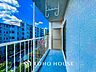 バルコニー：暮らしの中で光と風を演出してくれるバルコニー。