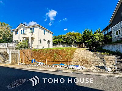 外観：時間のゆとりと空間、爽やかな陽光がもたらす光と風を贅沢なまでに感じる暮らしが始まります。