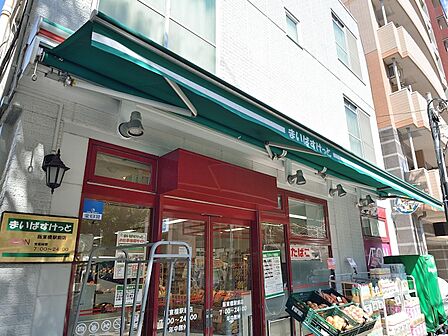 イオン系列の小型スーパー。食品、雑貨等、生活に必要なものをコンパクトに手に入れることができます。