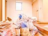 玄関：帰宅されるご家族や、訪れる方を優しく迎える・安らぎに満ちた生活空間を予感させてくれます。